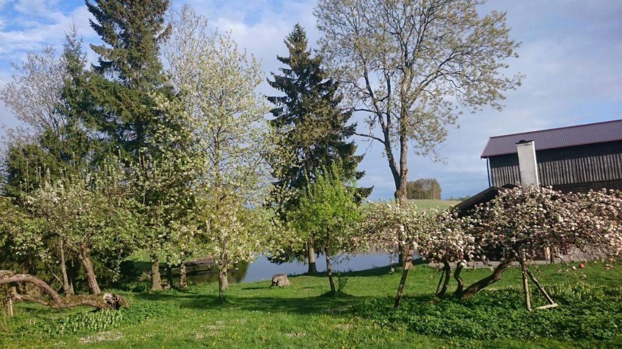 Dworek Szarki Exterior foto